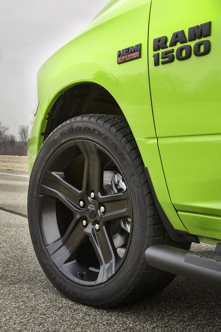 Колеса Dodge Ram 1500 Sublime Sport Crew Cab 2017 года  (фото 3 из 12)